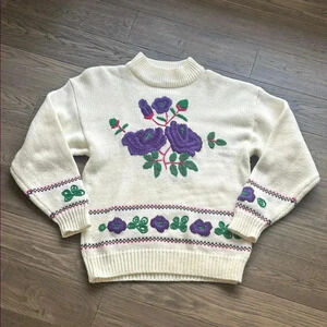 Avocado | Vintage 80’s 90’s Made in Hong Kong knit sweater / embroidered flowers
